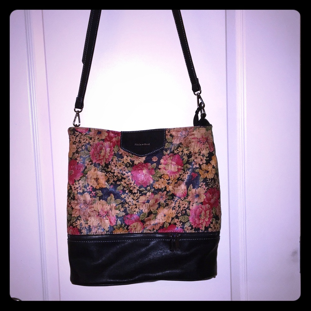 Retro-chic floral shoulder bag